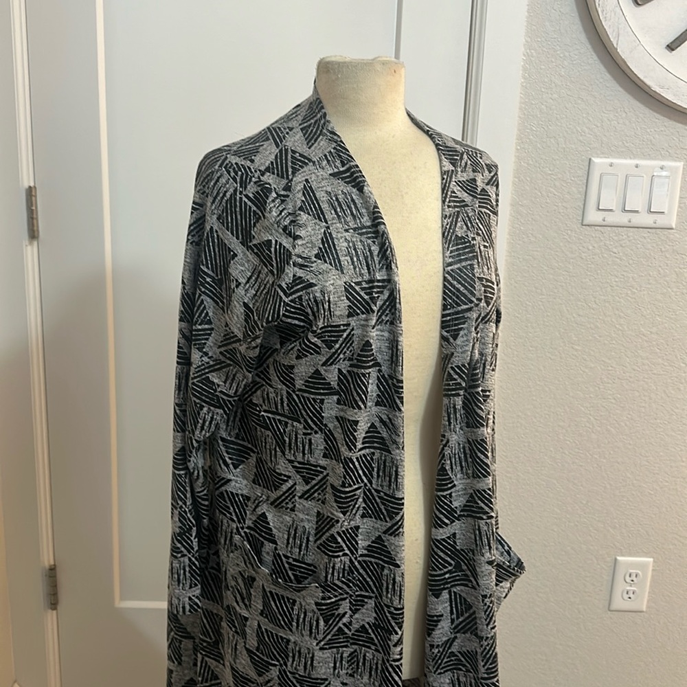 LuLaRoe Sarah duster chevron size Large
